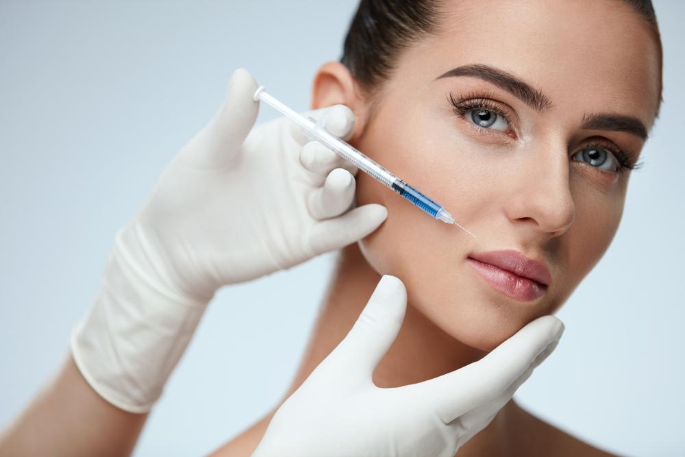 بهترین تزریق فیلر لب چاکدار در اصفهان